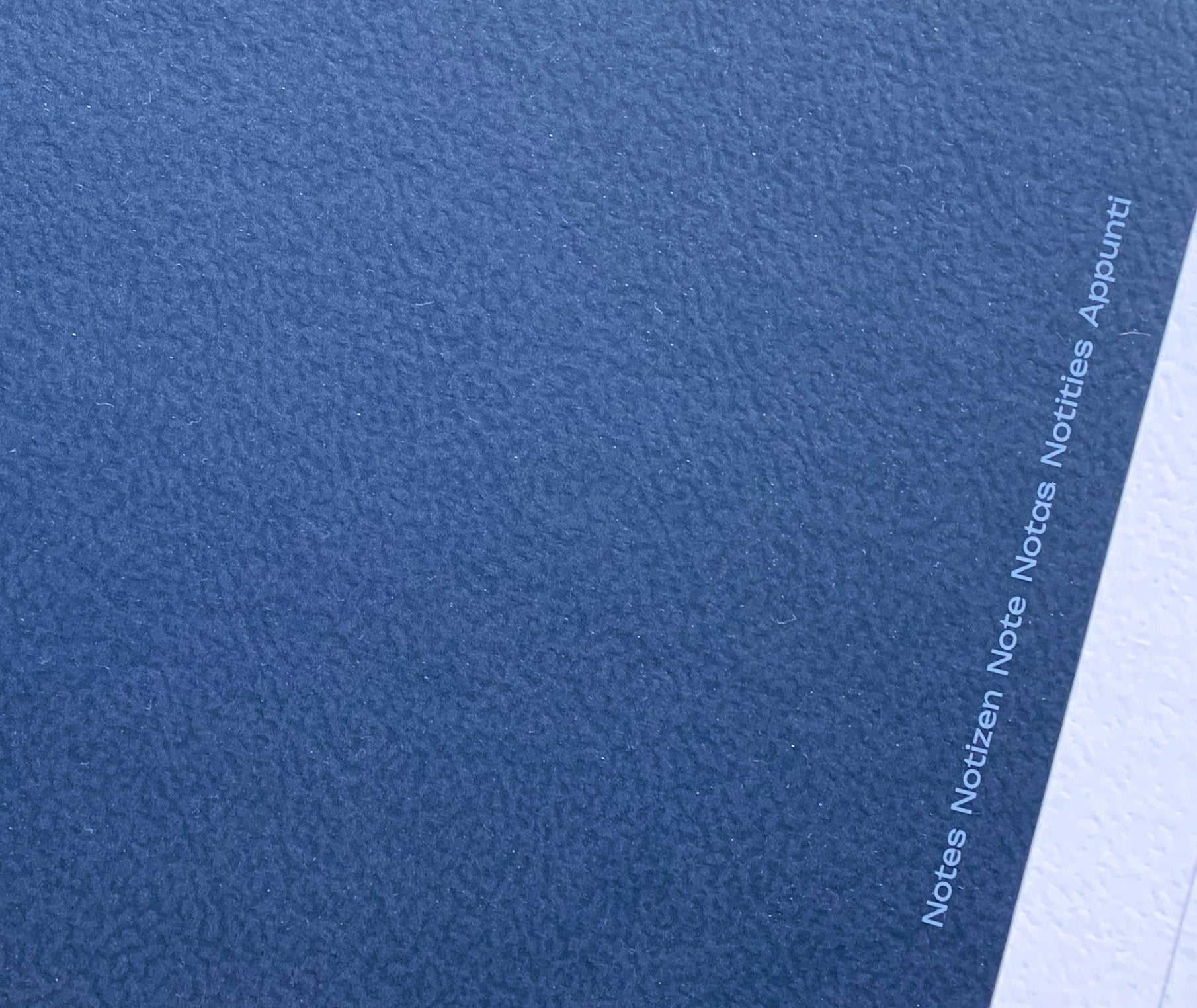 Kommendes Notizbuch in Blau von Berrywood – gepunktete Innenseiten, bald erhältlich