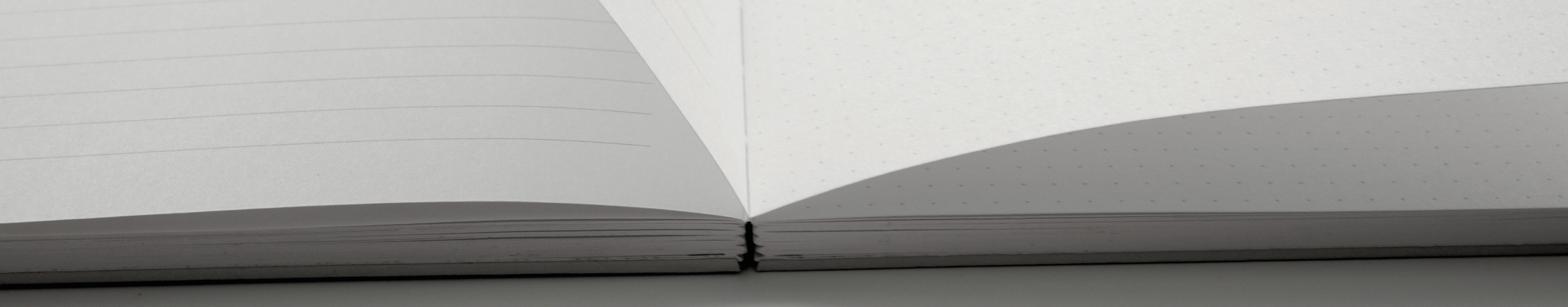 Corporate Journal von Berrywood mit offenem Buchrücken – Firmengeschenk mit Prägung