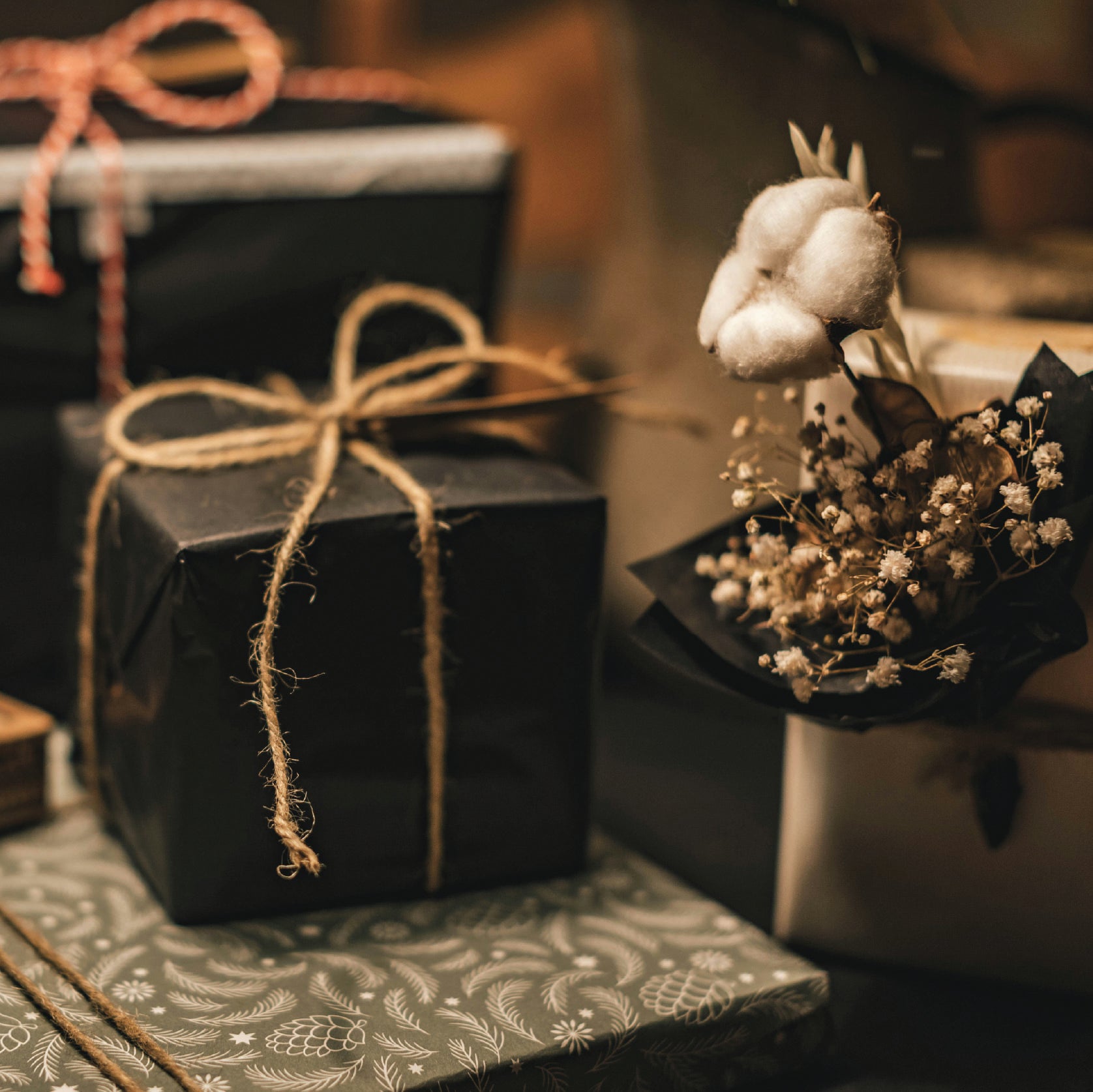 Kundengeschenke B2B: hochwertig verpacktes Berrywood Notizbuch als Corporate Gift für Geschäftspartner