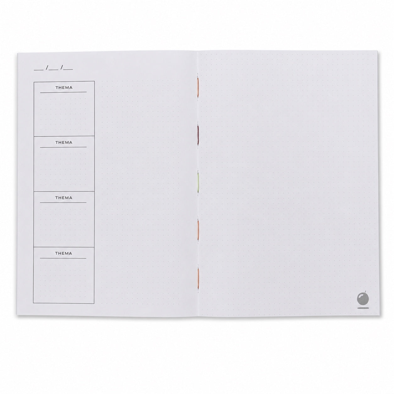 Leave a Little Trail Bullet Journal A5 aufgeschlagen – linke Seite mit Datumsfeld und vier Themenfeldern, rechte Seite fein gepunktet